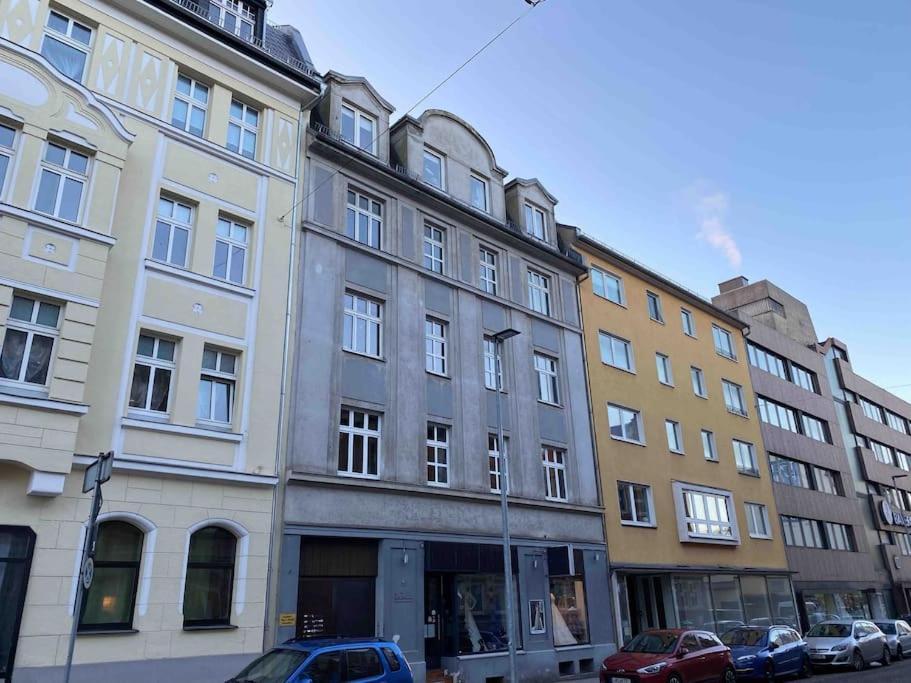 Schoenes City-Apartment Im Zentrum Mit Balkon Hof  Exteriör bild