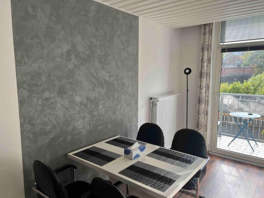 Schoenes City-Apartment Im Zentrum Mit Balkon Hof  Exteriör bild